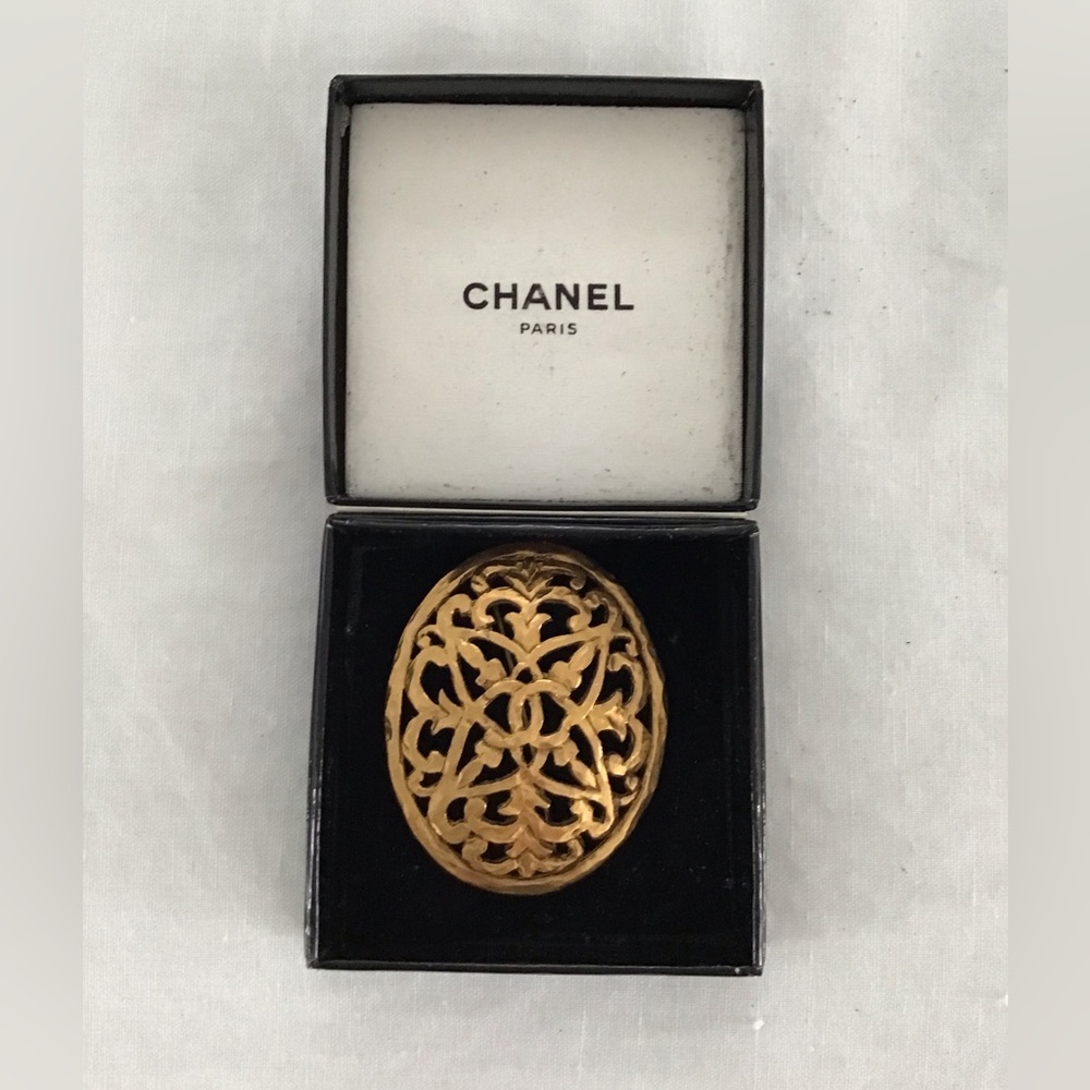 CHANEL Brooch